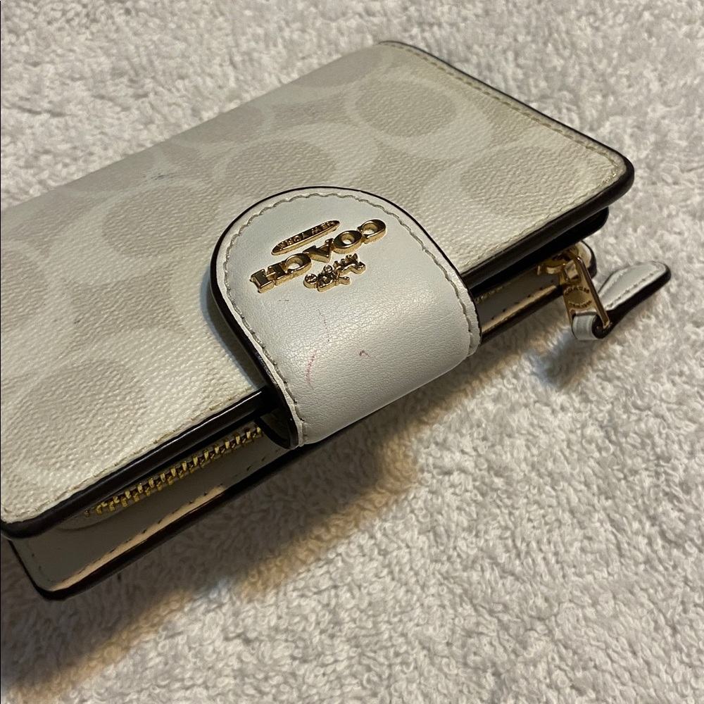 Coach Signature Wallet - Picture 3 of 12